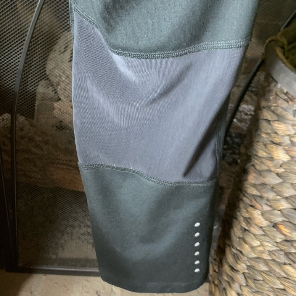 M Nike Dri-Fit black cropped fitness pants - Picture 5 of 8
